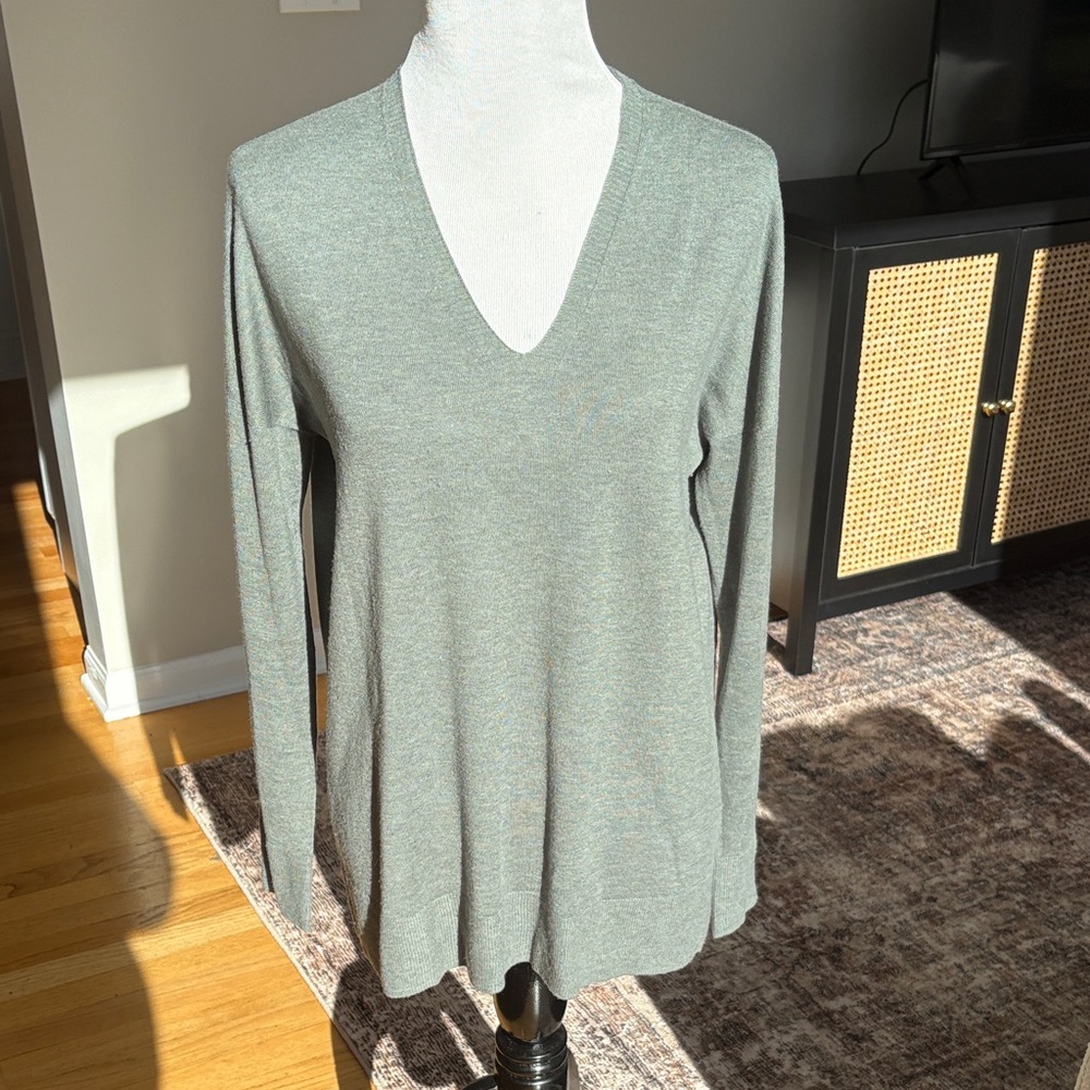 Vince Soft Green V-Neck Long Sleeve Top